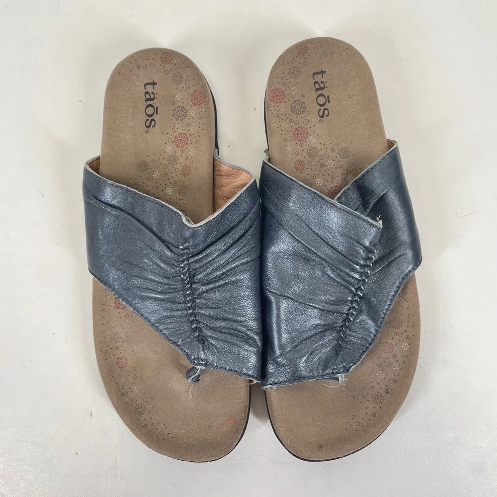Taos Gift 2 Women 7 Metallic Blue Leather Ruched Thong Slide Sandals GT2-12045